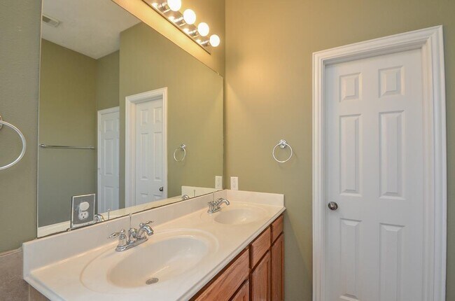 Building Photo - 7114 Cornflower Ln