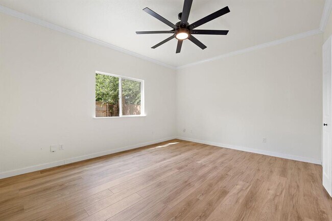 Building Photo - 2118 Zephyr Ln
