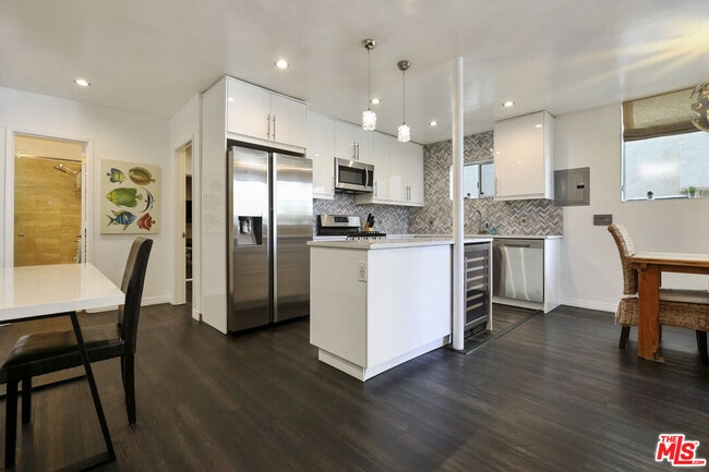 Building Photo - 472 Rosecrans Ave