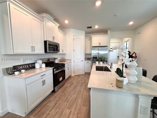 Building Photo - 10660 Wilgrove 10660