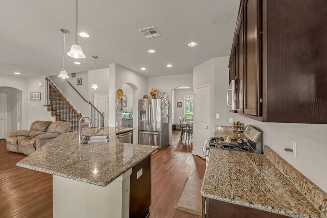 Building Photo - Available August 2026! 4/2.5 in highly desired Castlegate II