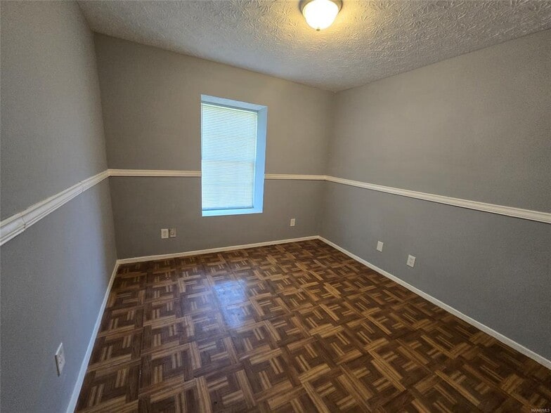 Building Photo - 3224 Raintree Dr