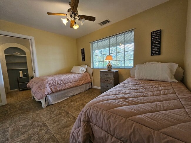 Building Photo - Breathtaking VIEWS in Hidden Valley Lake!