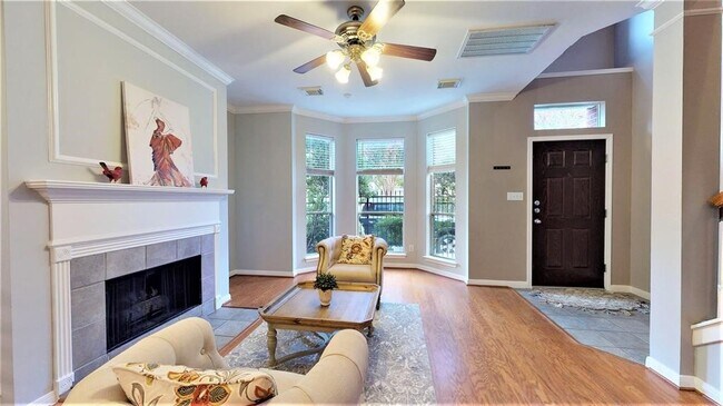 Building Photo - 2104 Gillette St