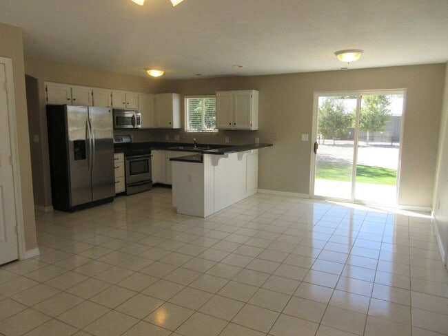 Building Photo - 2 bedroom, 1 bathroom home