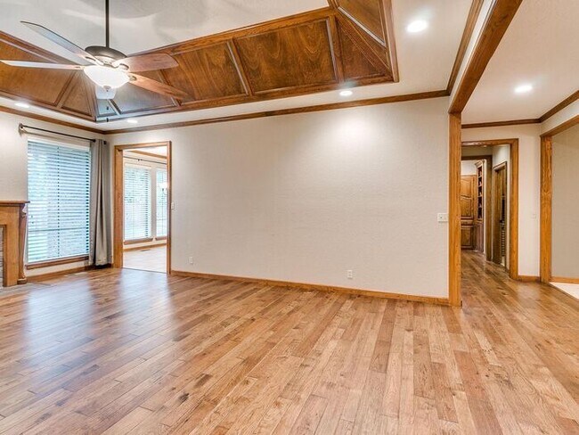 Building Photo - *Rare Find* Stunning Brookhaven 4 Bed 2.5 ...