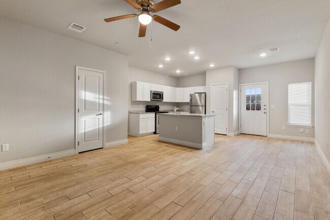 Building Photo - 7314 Savannah Brooks