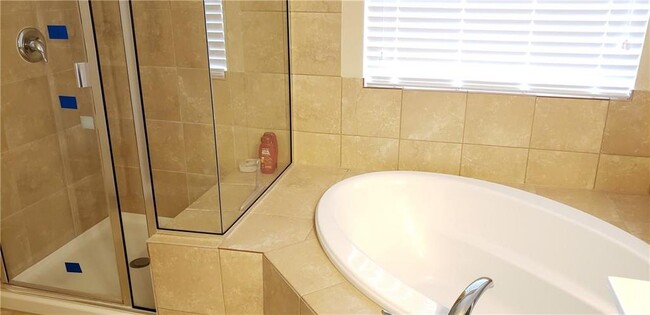 Building Photo - 16405 Pienza Dr