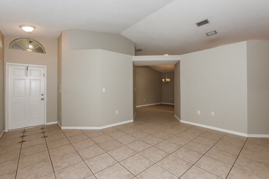 Building Photo - 428 Lakeside Cir