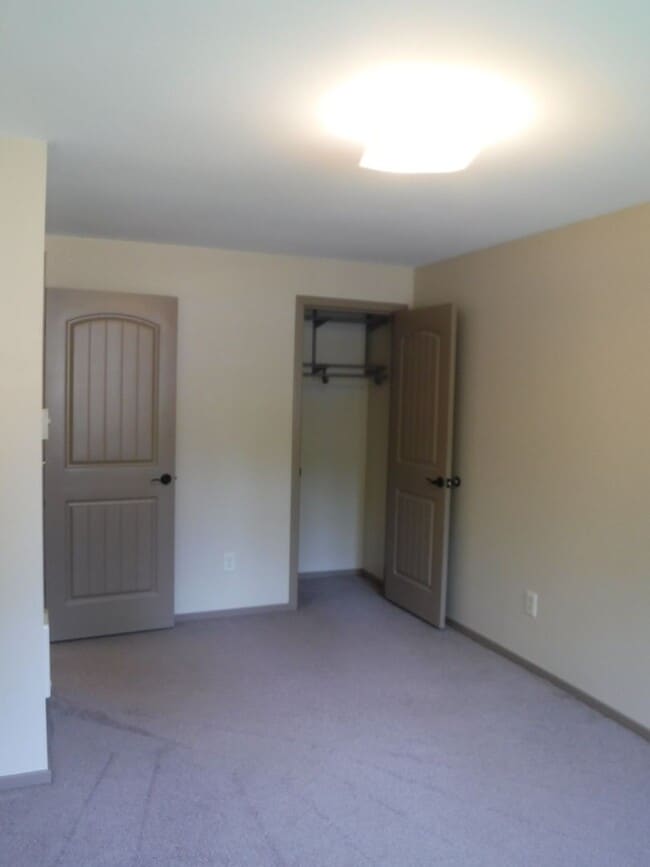 Building Photo - Just Reduced!! Two Bedroom, One Bath duple...