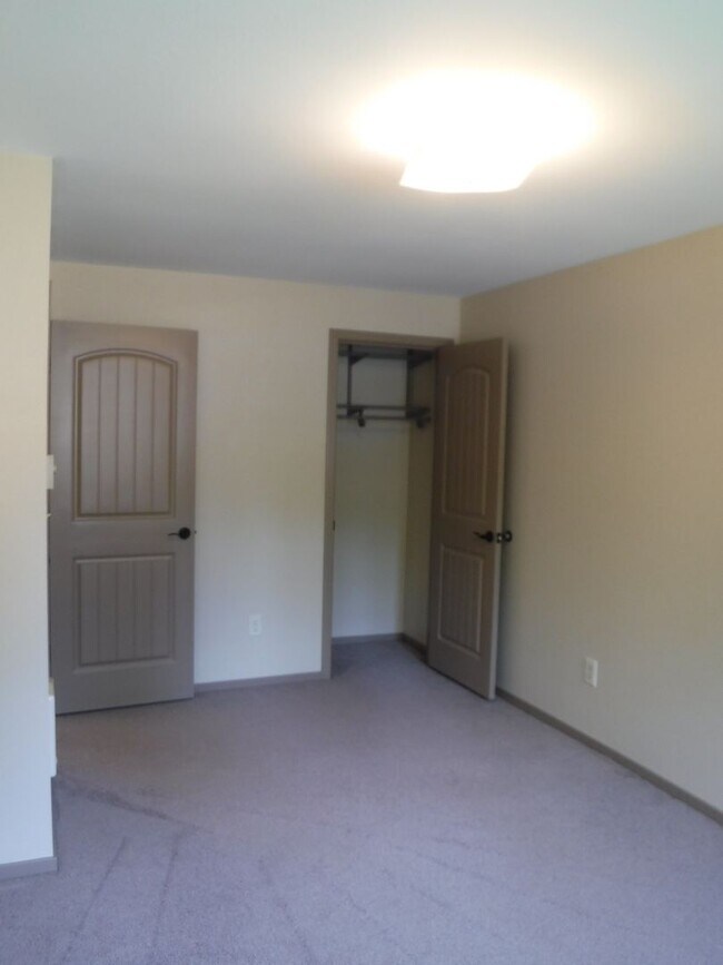 Building Photo - Just Reduced!! Two Bedroom, One Bath duplex in South Hill- One-Level Living on a Quiet Dead End S...