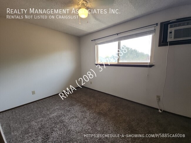 Building Photo - 852 N Benjamin Ln