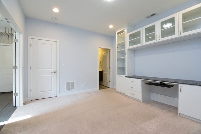 Building Photo - 330 Pennsylvania Way