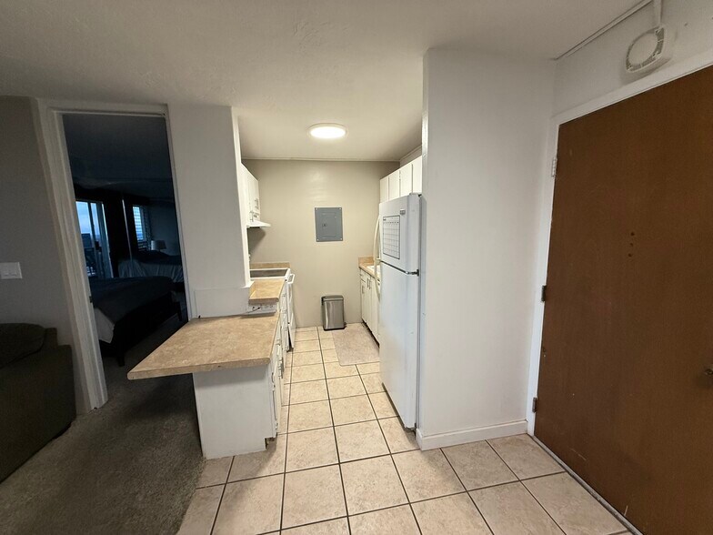 Looking into the kitchen area - 775 Kinalau Pl