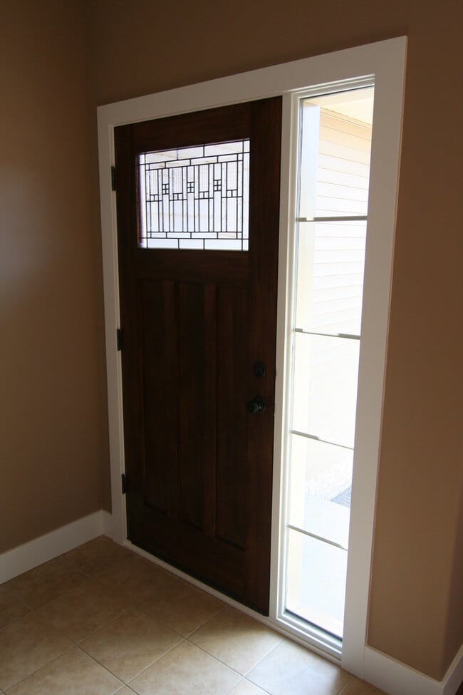 Building Photo - 4 Bedroom, 3 bath close to University and ...
