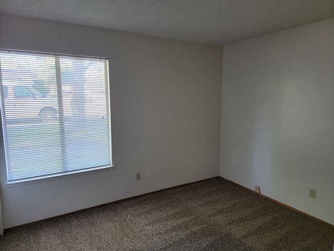 Building Photo - 3 Bedroom House across the street from Mar...
