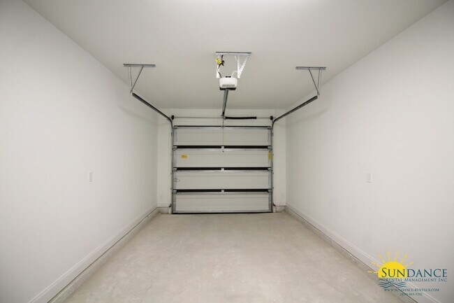 Building Photo - Gorgeous Townhome, near Ferry Park in Fort...