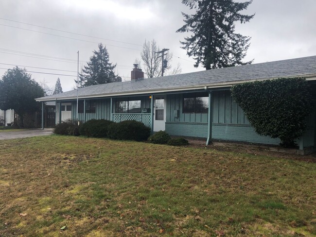 Primary Photo - Spacious 4 Bedroom 2 Bath House NW Corvallis