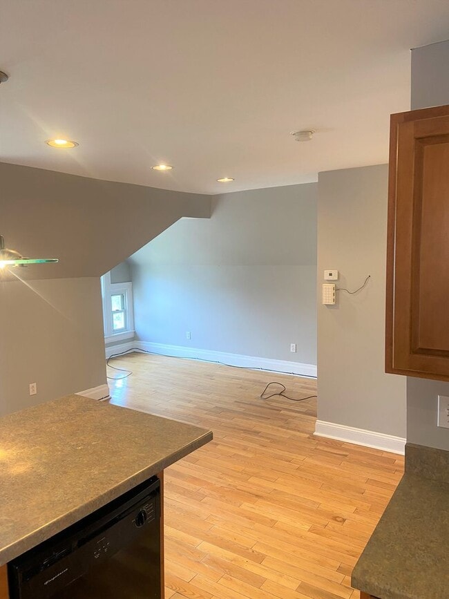 Building Photo - 5552 Avondale Pl