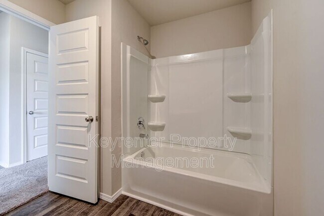 Building Photo - 755 Foxtail Dr