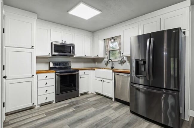 Building Photo - Fully Furnished Room for Rent- $550- Loren...