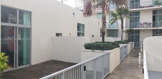 Building Photo - 2100 Van Buren St