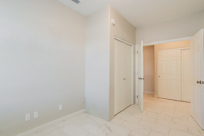 Building Photo - 10132 E Paseo San Bernardo