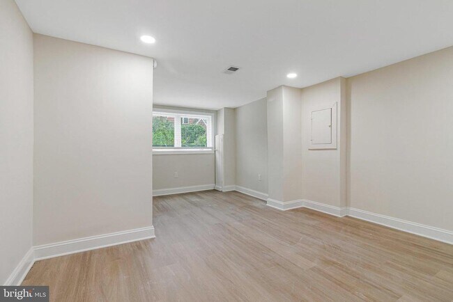 Building Photo - 1350 Sheridan St NW