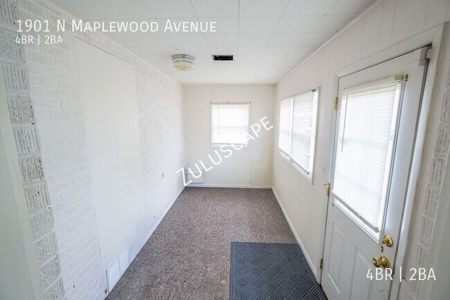 Building Photo - 1901 N Maplewood Ave