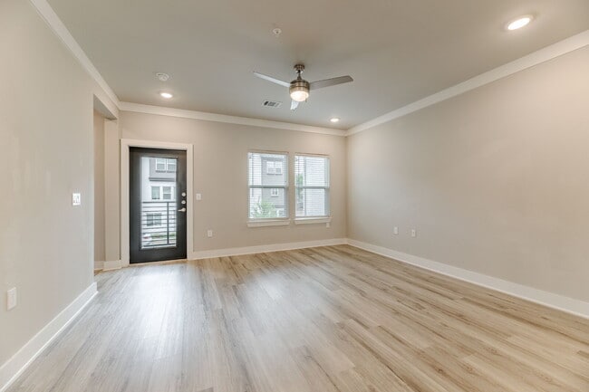 Building Photo - 3-Story 3 Bedroom, 3.5 bath Townhouse in a great community with easy access to PGBT and DNT