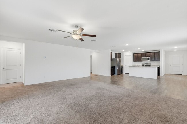 Building Photo - 4bedroom 2 bath single family home!