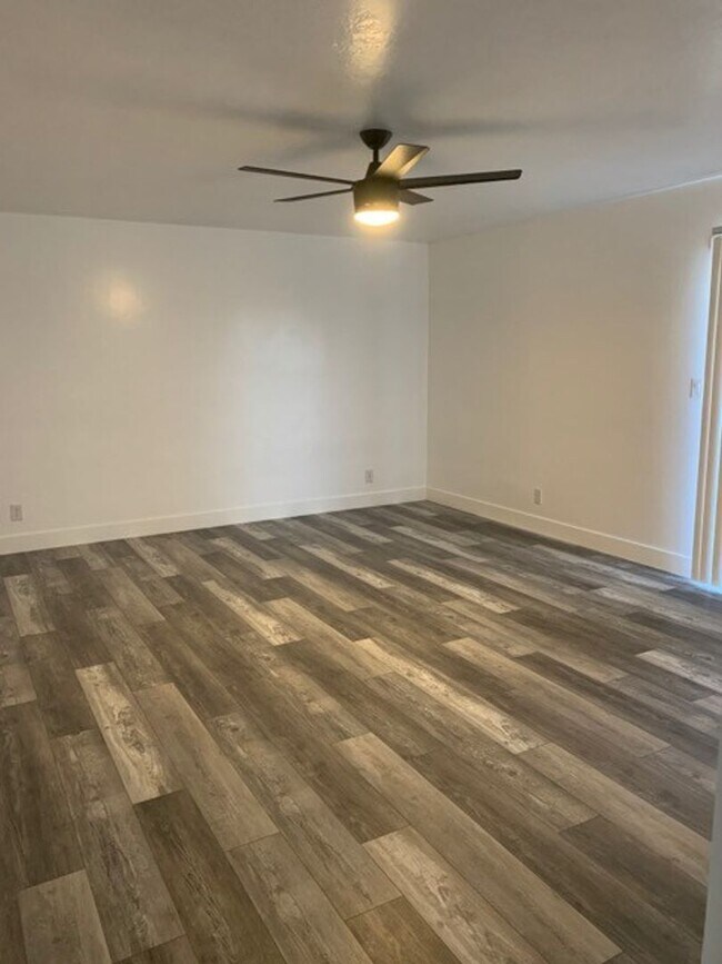 Building Photo - 4 Bedroom Home In Bloomington With RV Parking