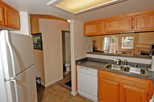 Building Photo - 1077 Burton Dr