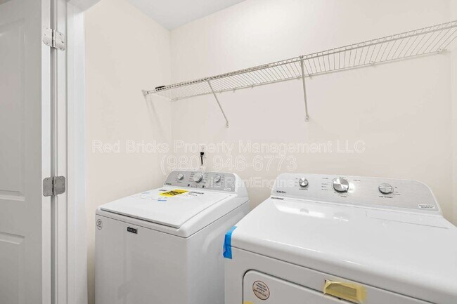 Building Photo - 1528 Cedar Tree Dr