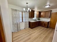 Building Photo - New Kitchen & Flooring! JUST LISTED!