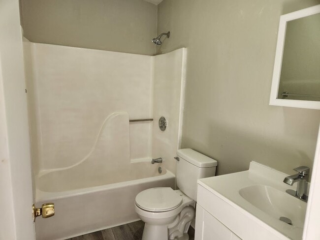 Building Photo - Newly Remodeled