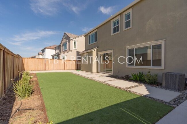 Building Photo - TRACY HILLS - Four Bedroom Spectacular Home - Full Bed/Bath Located on 1st Floor