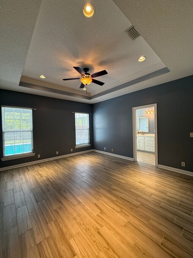 Building Photo - 31 Wellington Cir