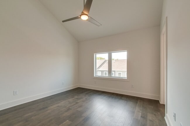 Building Photo - 700 James Ave