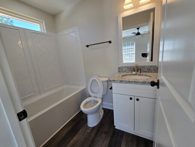 Building Photo - 2 Bedroom Townhomes Near Downtown Mebane for $1495