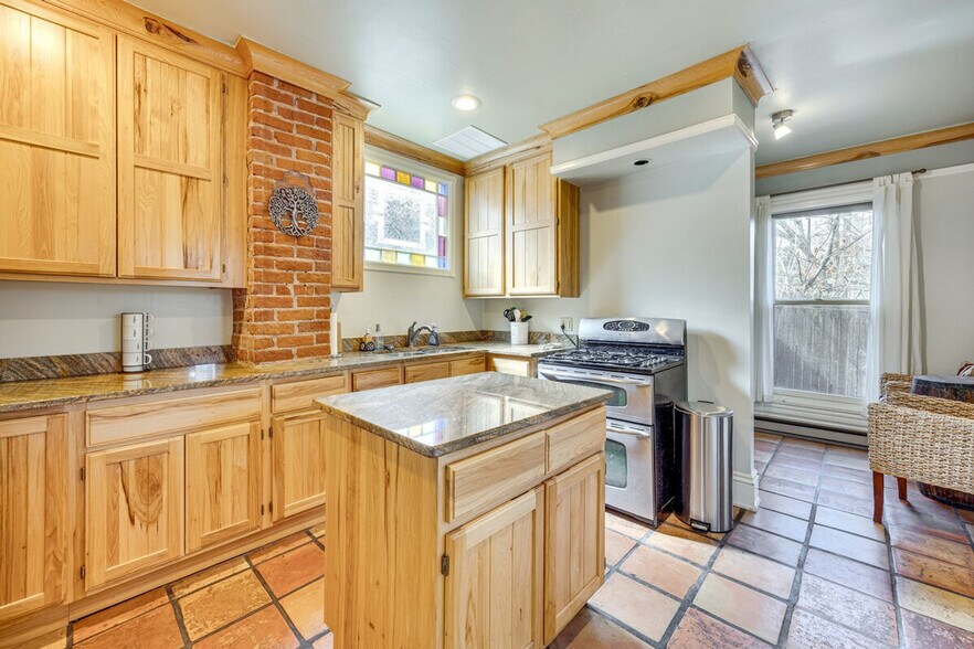 Building Photo - 1117 Manitou Ave