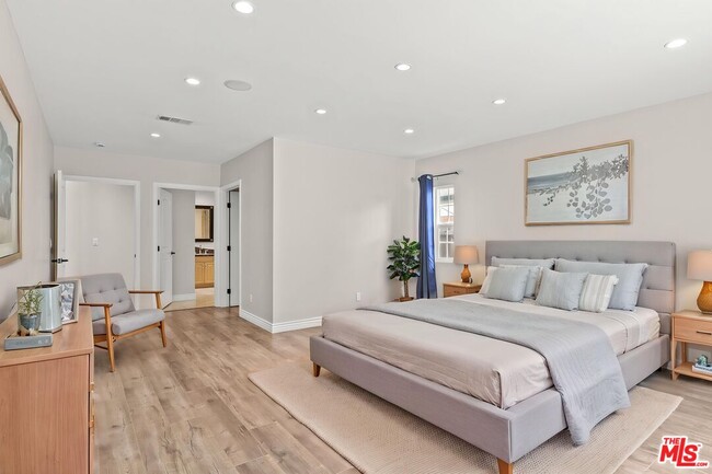 Building Photo - 5027 Ledge Ave