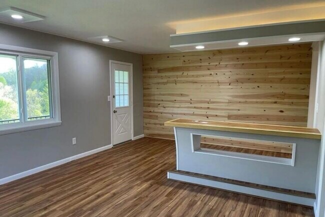 Building Photo - 41059 Park Rd