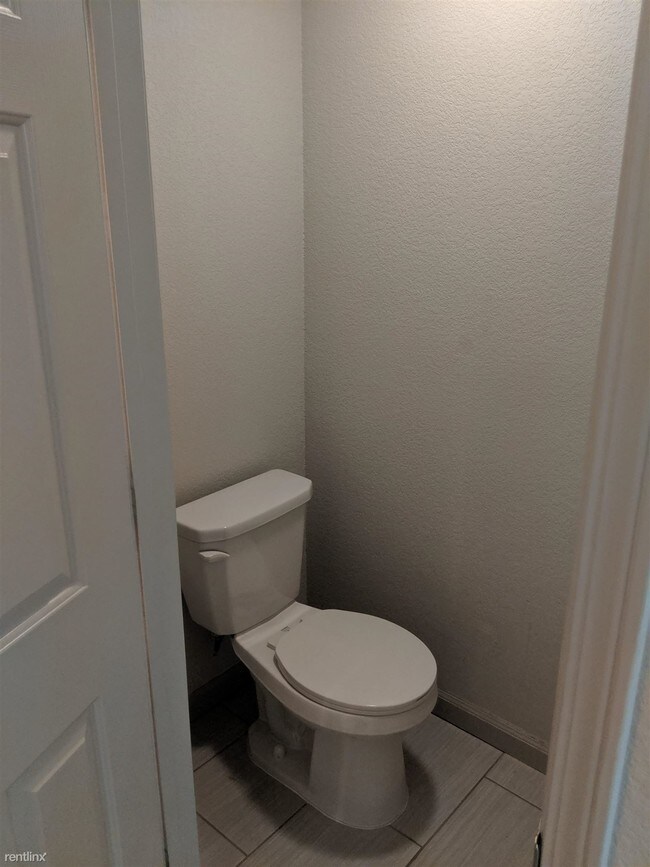 Building Photo - 2 br, 2 bath  - 645 S Virginia St Apt 10