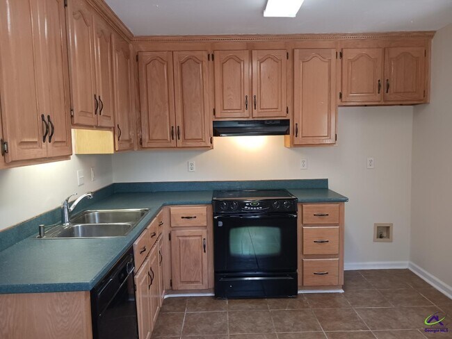 Building Photo - 732 Gateway Dr