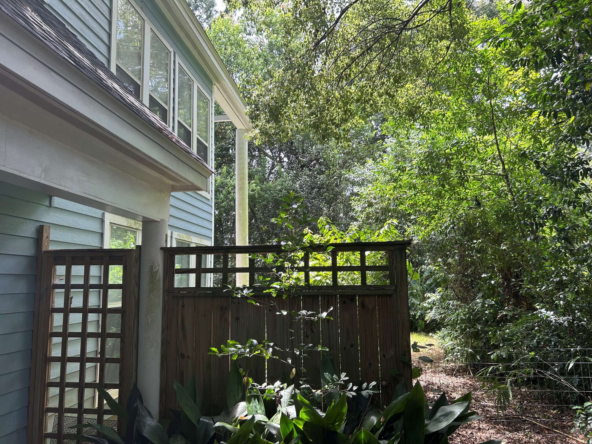 Fencing, Private - 1488 Mitchell Ave