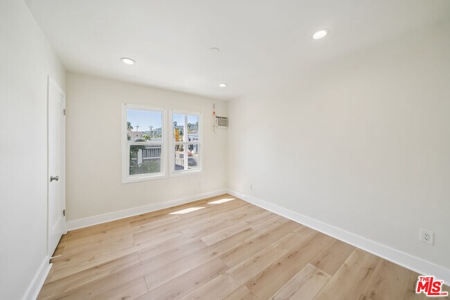 Building Photo - 7946 Fountain Ave