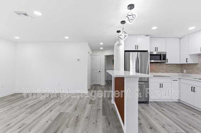 Building Photo - 3029 Corona Dr