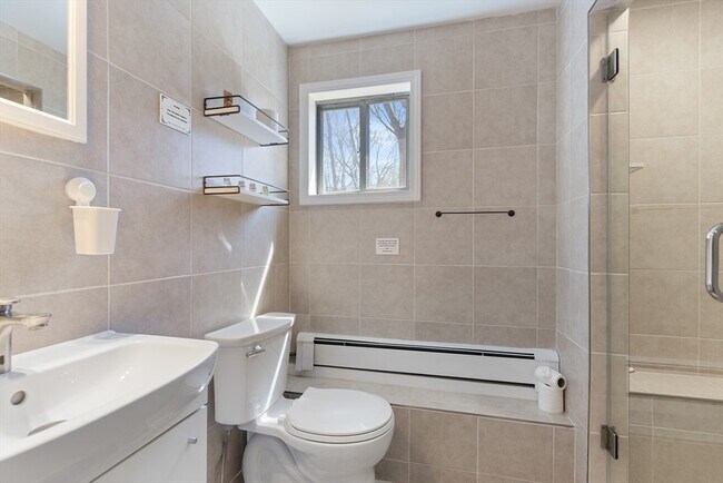 Building Photo - 10 Stonewood Dr