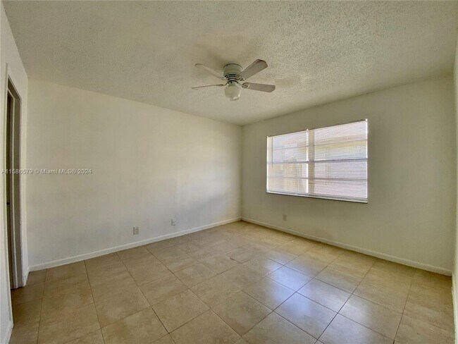 Building Photo - 1034 NW 8th Ave